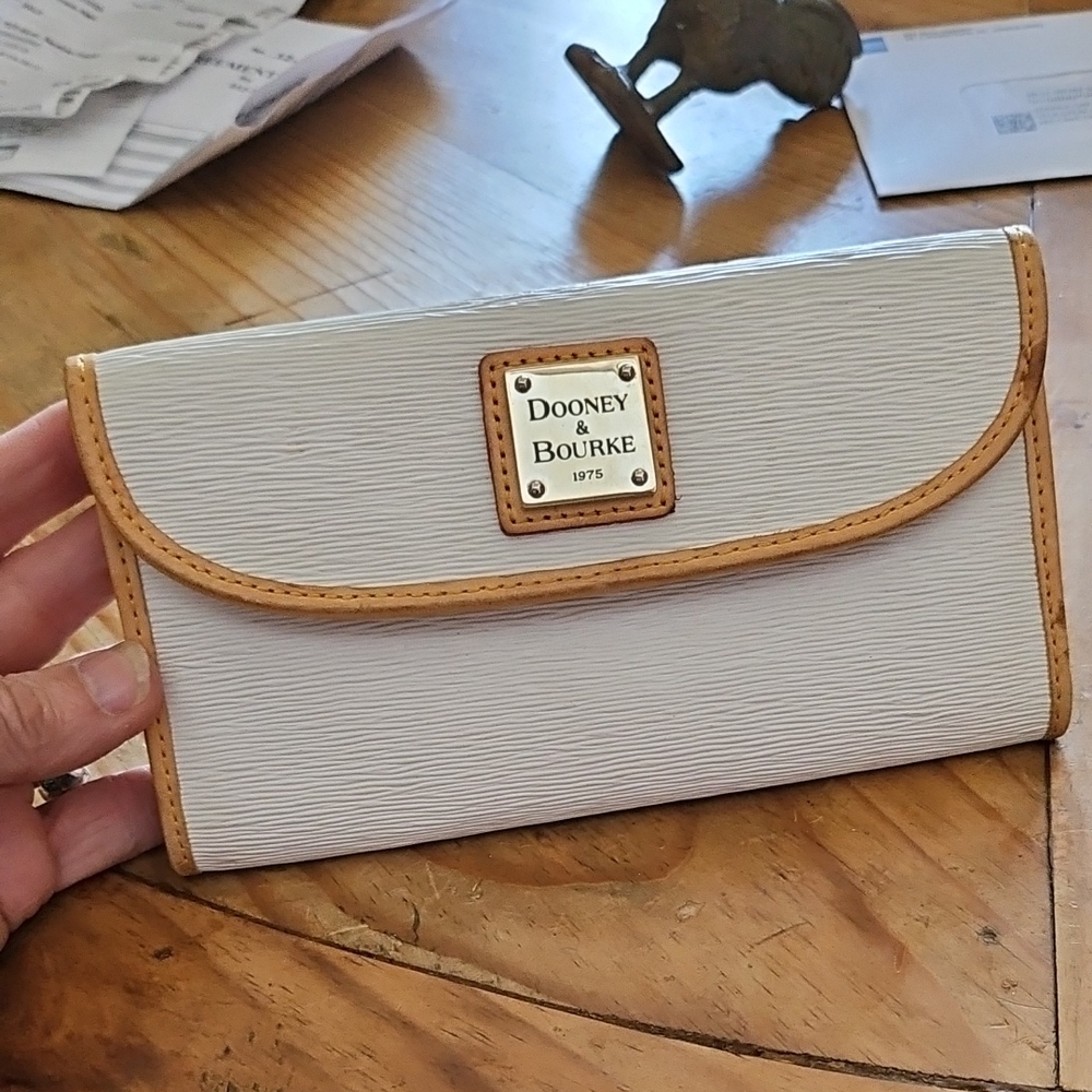 DOONEY & BOURKE CONTINENTAL WHITE TAN LEATHER WALLET CLUTCH credit card check